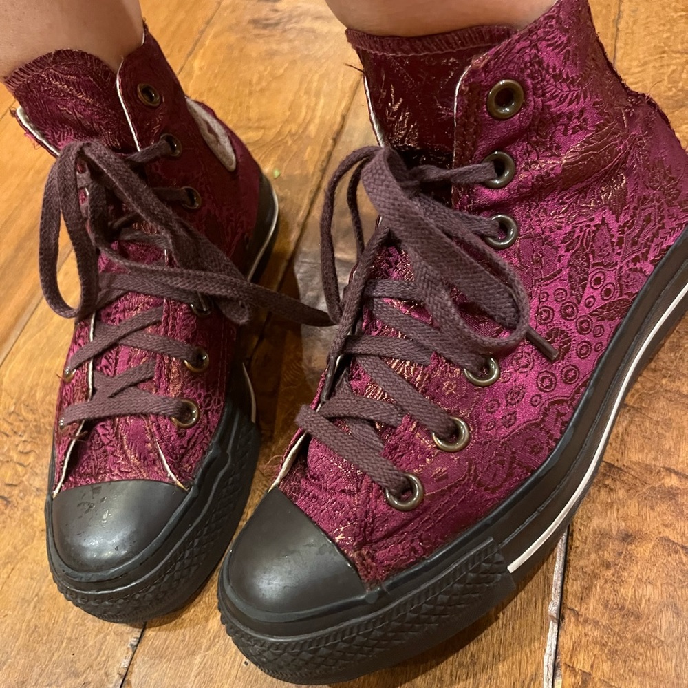 high top converse all stars size 6 burgundy
